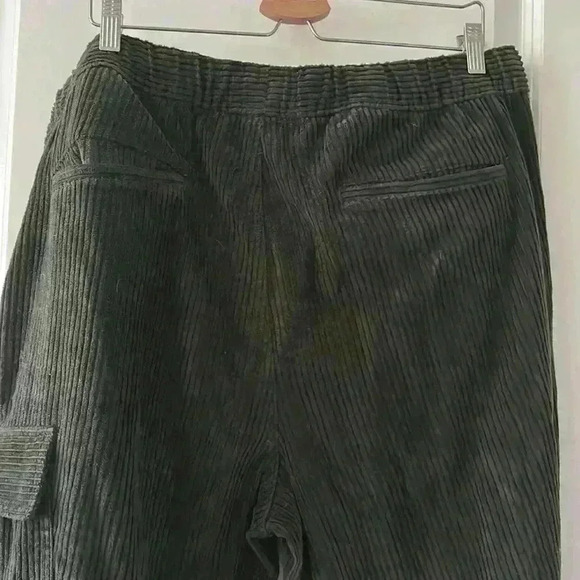 Jogger pants in olive color - Picture 5 of 5